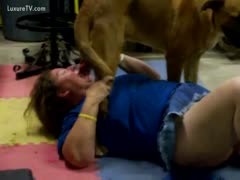 An elderly, lustful wife gives her beloved dog a blowout.